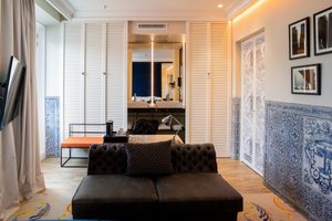 Premium Room  open-concept bathroom