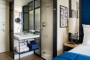 Standard Room open-concept bathroom