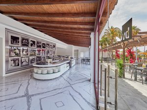 restaurant/bar