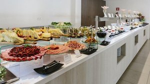 Restaurant/bars