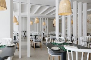 Restaurant/bars