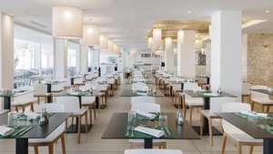 Restaurant/bars