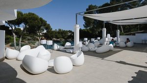 Restaurant/bars