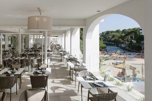Restaurant/bars