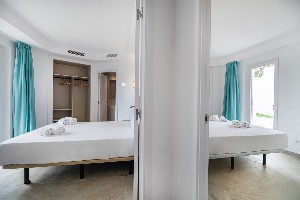 3 Bedrooms Apartment