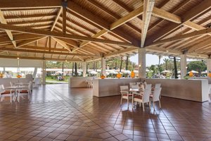Restaurant/bars