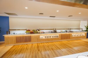 Restaurant/bars