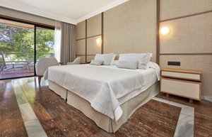 Royal Standard Room