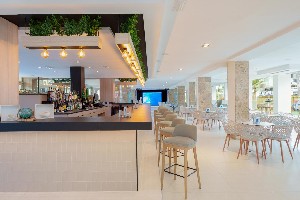 Restaurant/bars