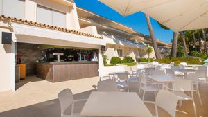 Restaurant/bars