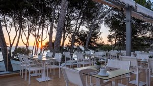 Restaurant/bars