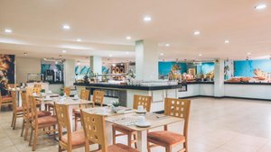 Restaurant/bars