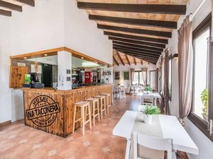 Restaurant/bars