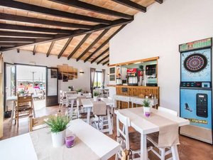 Restaurant/bars