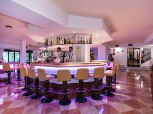 Restaurant/bars