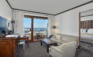 Red Level Junior Suite Classic Style