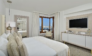 Red Level Sea View Suite