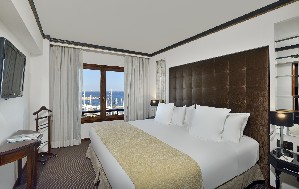 Red Level Junior Suite Classic Style