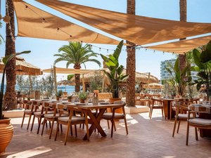 Restaurant/bars