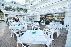 Restaurant/bars