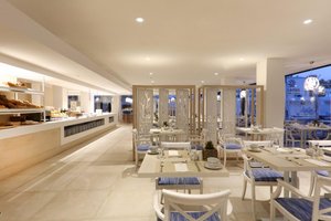 Restaurant/bars