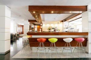 Restaurant/bars