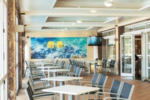 Restaurant/bars