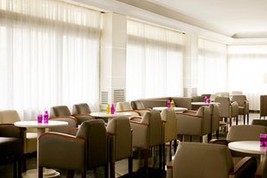 Restaurant/bars