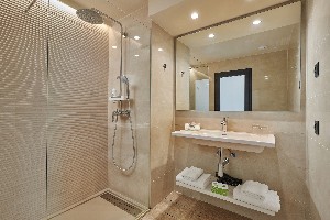 Double Room Bathroom