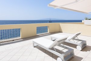 1 Bedroom Suite (SeaFront, Balcony or Terrace)