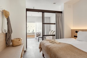 room studio poolview