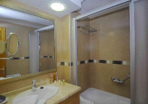 1 Bedroom apartment Bathroom