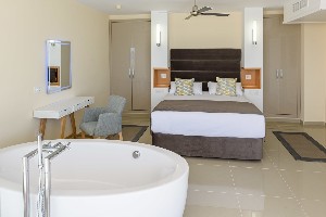 1 Bedroom Suite (SeaFront, Balcony or Terrace)