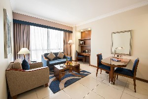 King bed, WiFi, kitchen, walk-in shower.