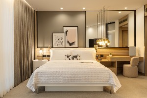 Chic, spacious suite with luxury amenities.