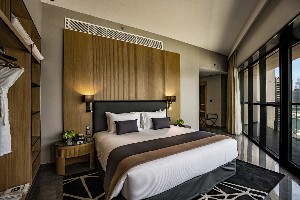 Panoramic, spacious, city views, connectable.