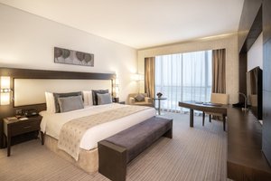 Cozy, scenic, business-friendly stay.
