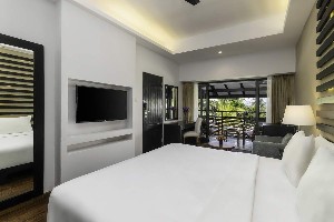 Set up with all the essentials, facing the sea.