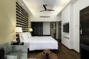 Set up with all the essentials, facing the sea.