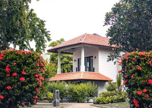 Fully furnished terraces with view of the garden.