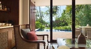 Sparkling ocean, a dream backdrop to this hideaway