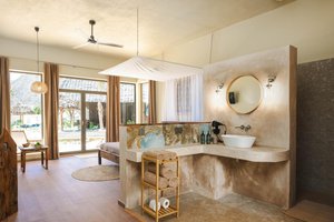 Hotel CLOVE ISLAND ESSENCE & SPA wakacje