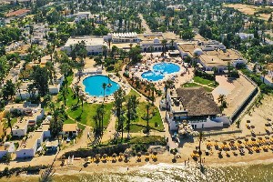 widok na hotel i plażę