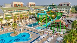 Hotel CRYSTAL WATERWORLD wakacje
