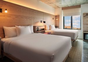 R1Q - Queen Deluxe Room