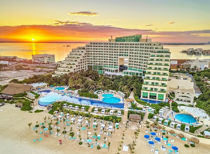 Hotel LIVE AQUA BEACH RESORT CANCUN ALL INCLUSIVE, ADULTS ONLY wakacje