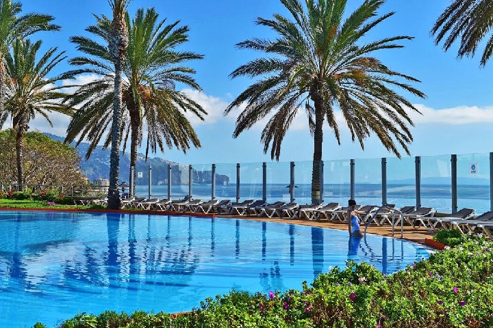 basen z widokiem na ocean